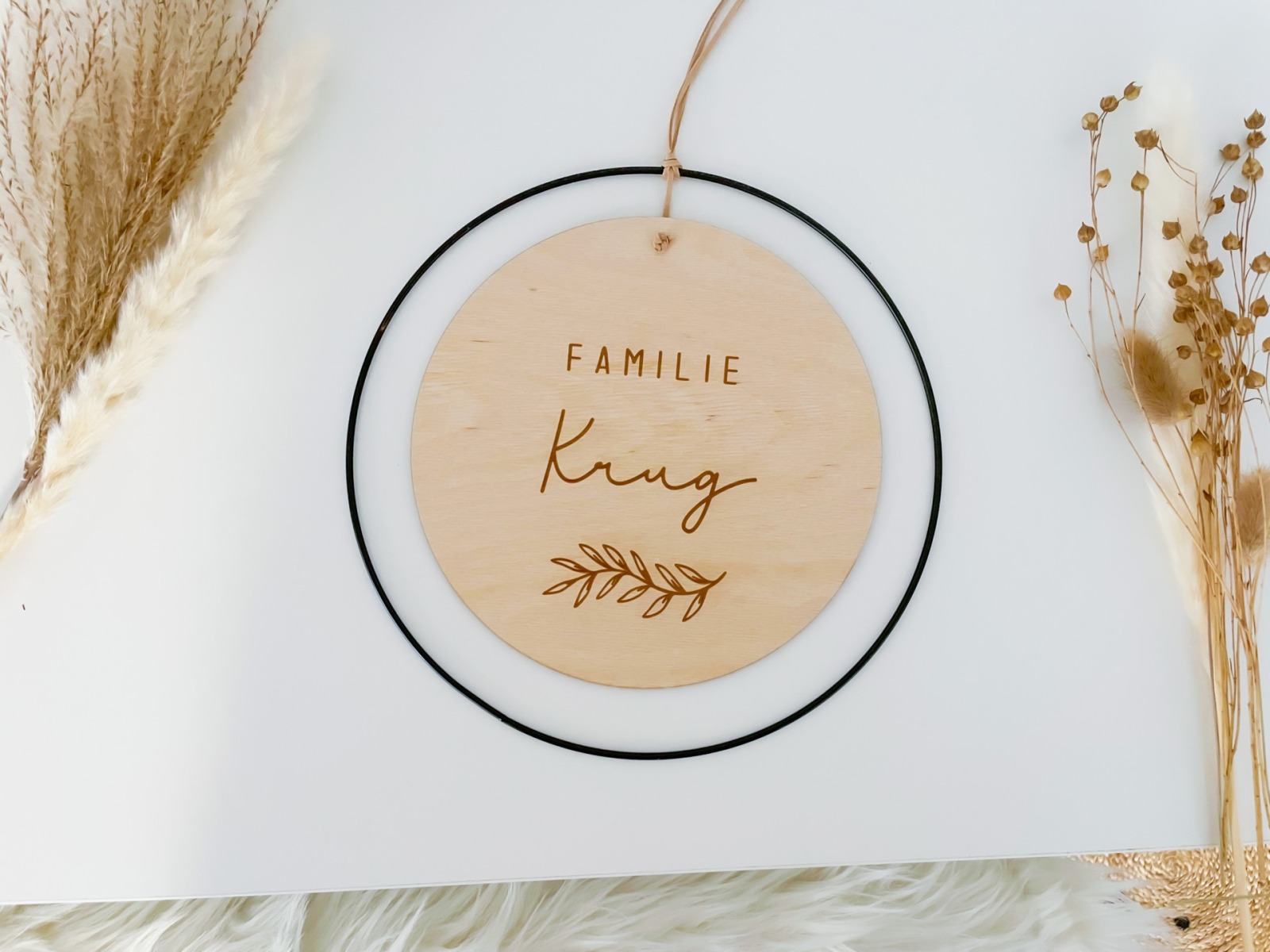 Familienschild personalisiert aus Holz Türkranz mit Namen Individuelles Geschenk zum Einzug