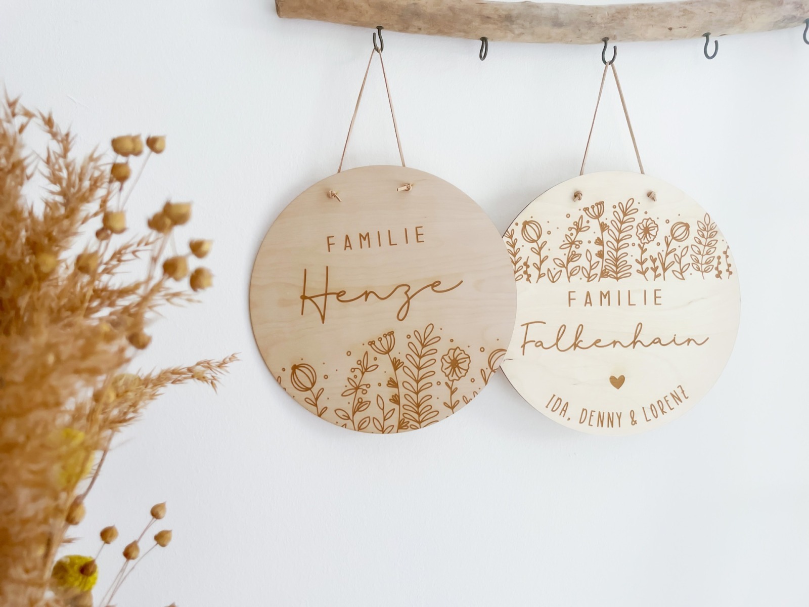 Familienschild personalisiert aus Holz Türkranz mit Namen Individuelles Geschenk zum Einzug