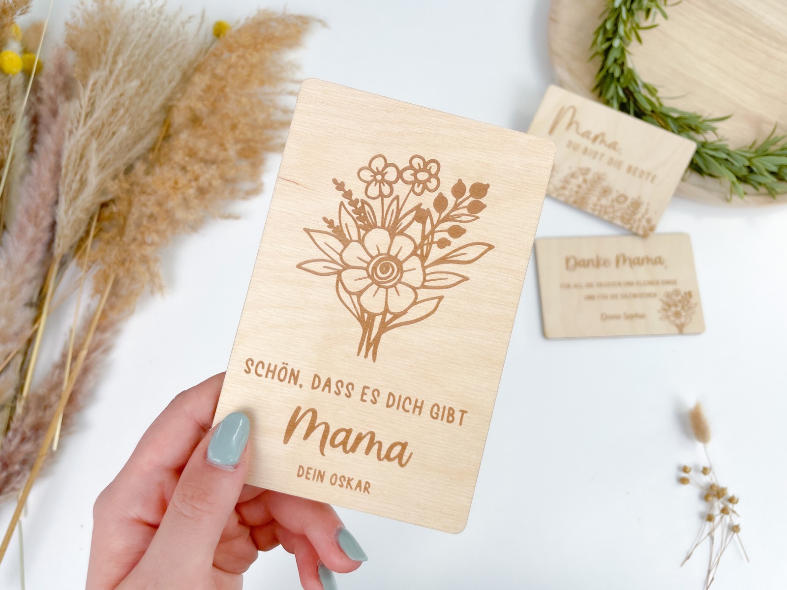 Holzkarte für den Muttertag als individueller und personalisierter Gruß, Karte zum Geburtstag für