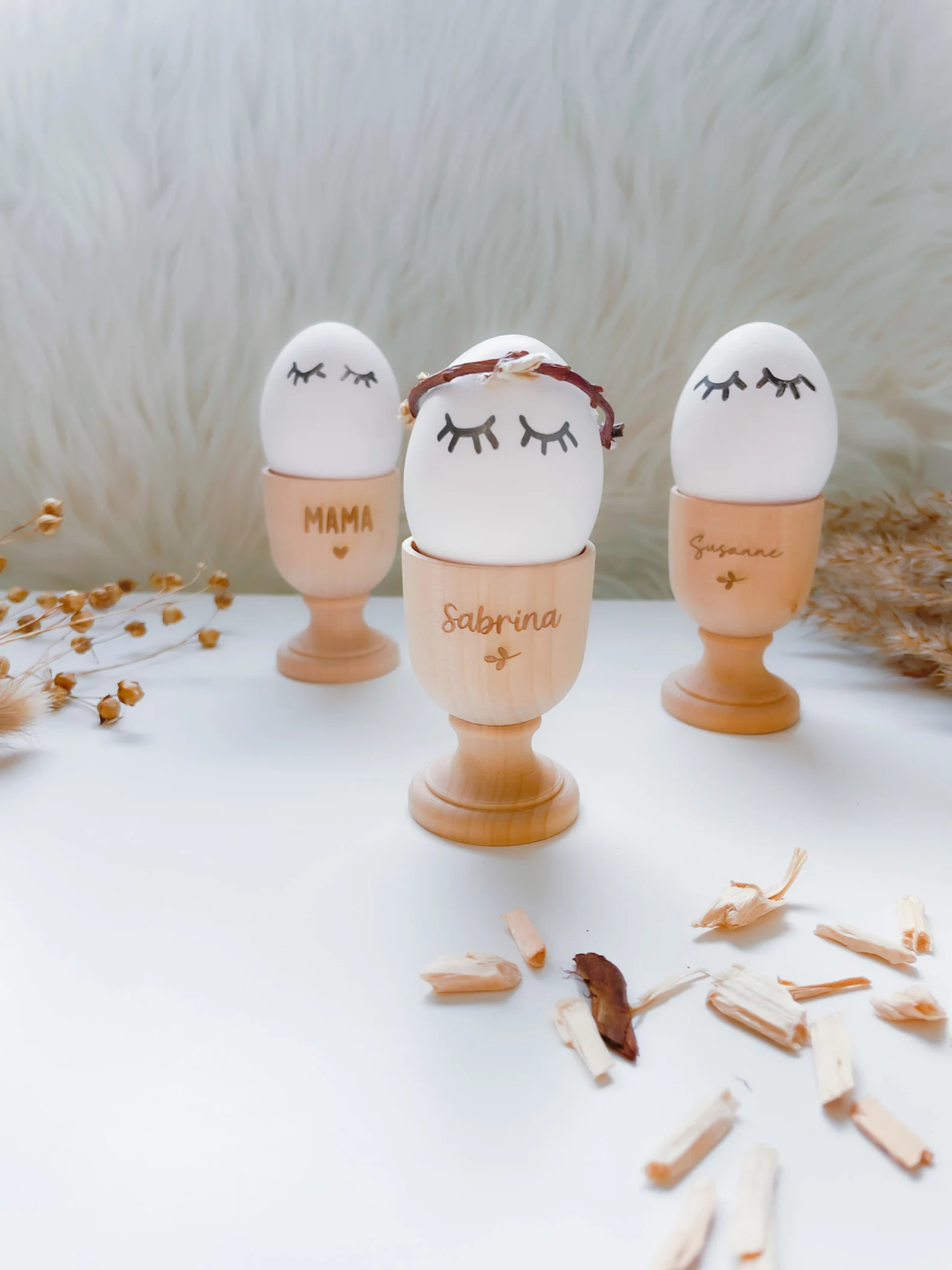 Personalisierter Eierbecher aus Holz mit Gravur Eierbecher mit Name und Symbol als individuelle