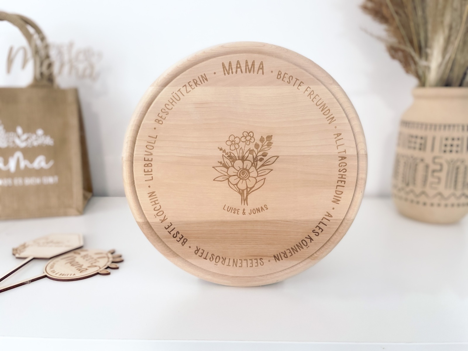 Personalisiertes Brotzeitbrett rund Geschenkidee Muttertag Küchenbrett mit Gravur Holzbrett Birke