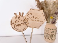 Geschenkkarte für den Muttertag aus Holz als Stecker für den Blumenstrauß oder für die Torte als