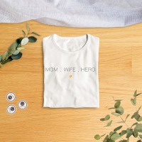 T Shirt | BioBaumwolle | Mom. Wife. Hero, Mama, Beste Freundin, Spruch, Muttertagsgeschenk