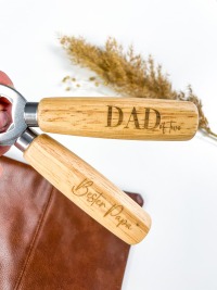 Flaschenöffner graviert als Geschenk für Papa oder Opa, Personalisierter Kapselheber, Geschenkidee