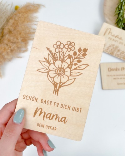 Holzkarte für den Muttertag als individueller und personalisierter Gruß, Karte zum Geburtstag für