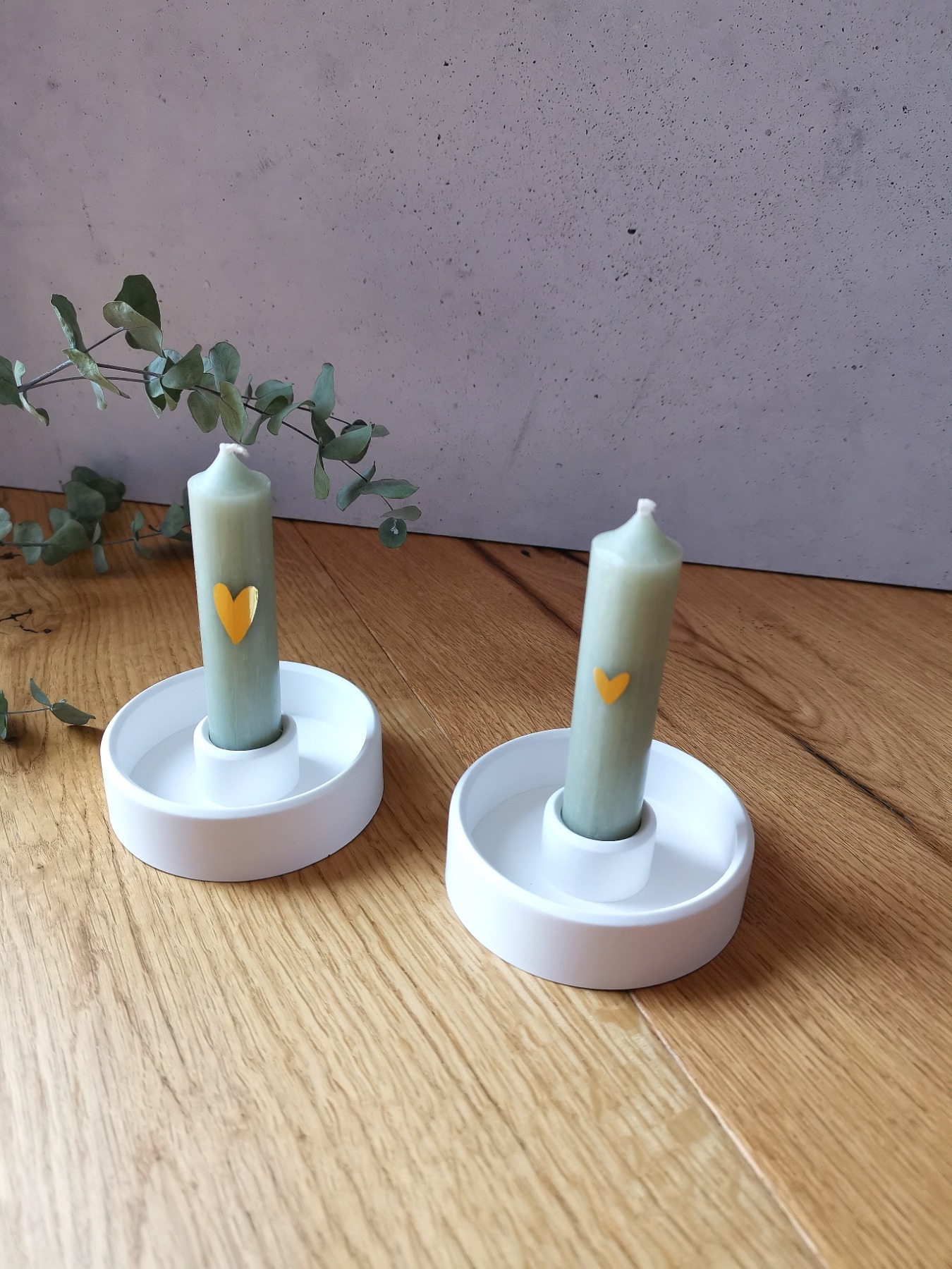 Runder Kerzenständer mit Stabkerze 4
