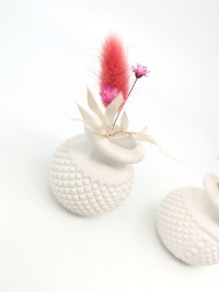 Weiße Vase mit Trockenblumen 3
