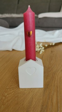 Kerzenständer mit Herz und Stabkerze