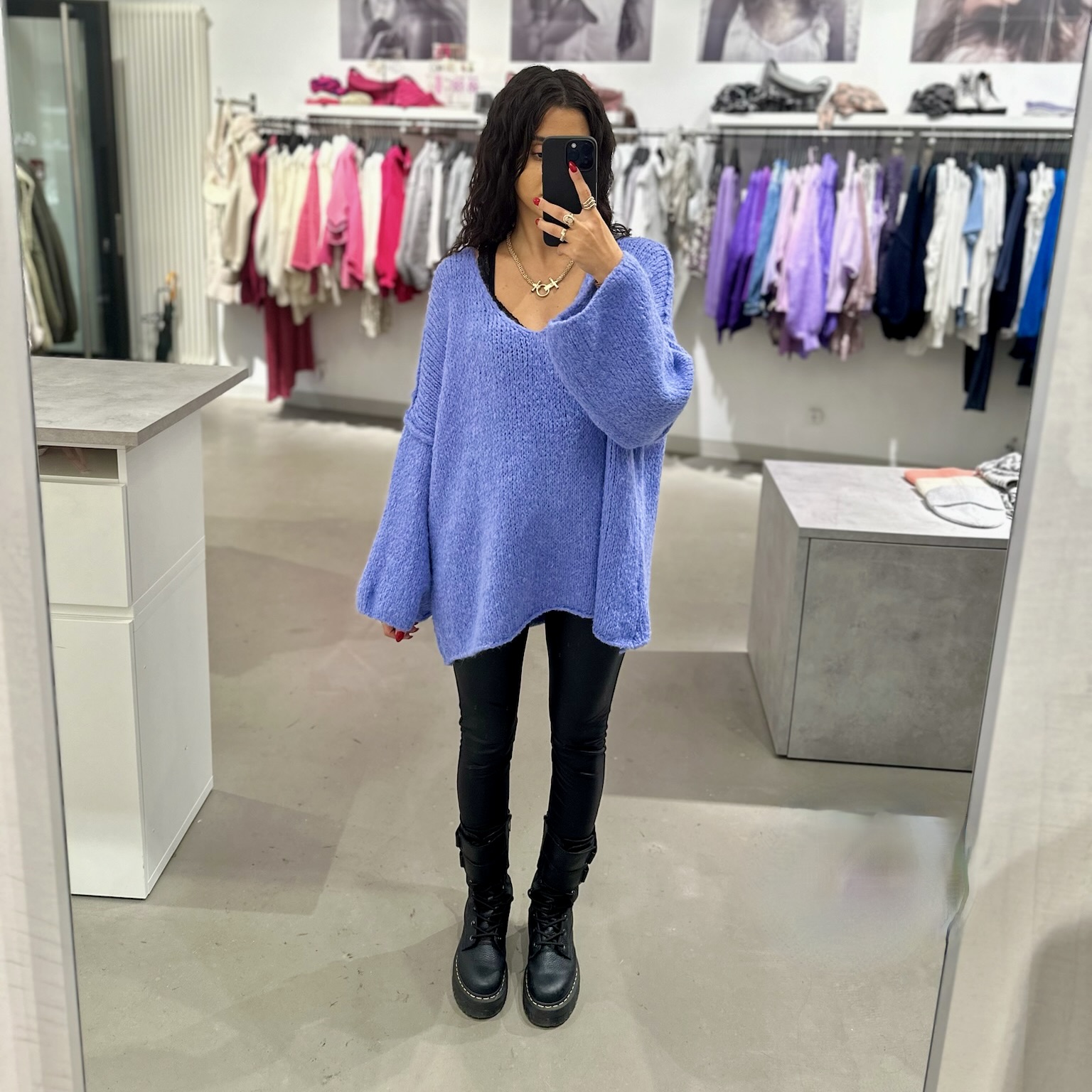 Ava Oversize Pullover V-Neck