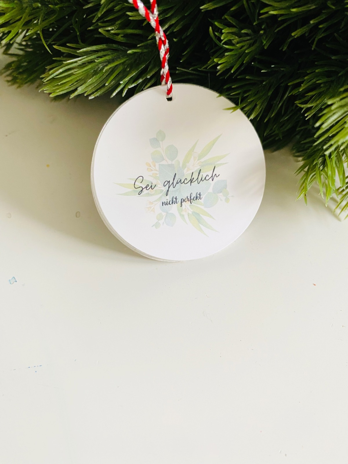 Acrylanhänger Sei glücklich nicht perfekt | Online Shop zu Weihnachten Acryl Geschenkidee HandmadeleCrafts - Spruch Freundin - mit Weihnachtsanhänger 