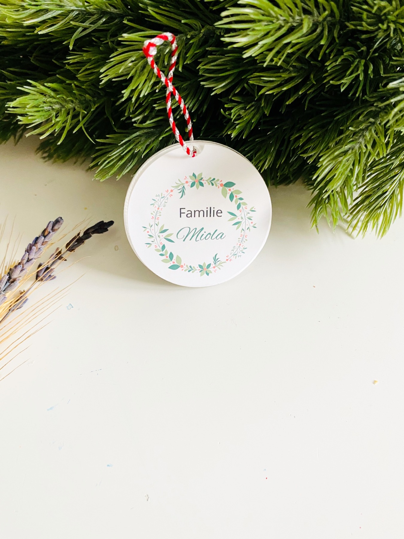 Personalisierter Weihnachtsanhänger Acryl mit dem Schriftzug Familie - ideal als Christbaumschmuck