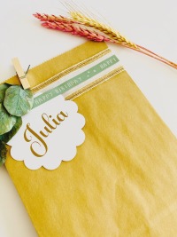 Personalisierte Geschenktüte aus Kraftpapier mit Trockenblumen Happy Birthday 7
