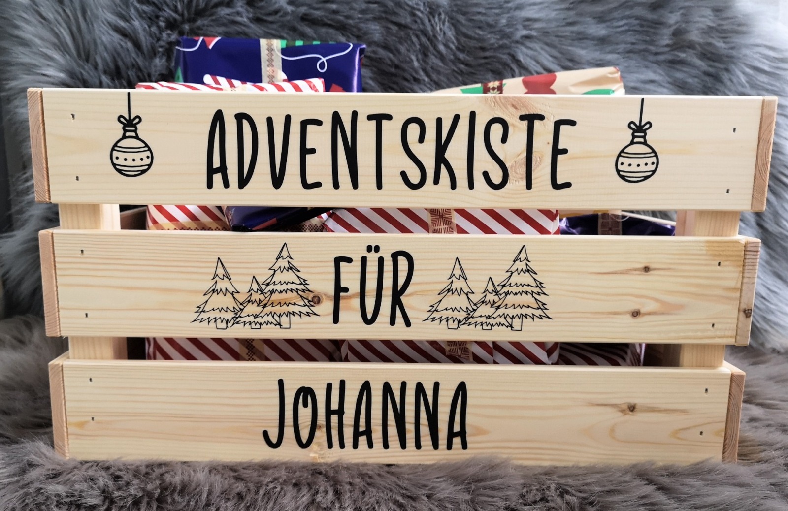 Adventskiste für den Adventskalender mit Krippe oder Tannenbäumen und Weihnachtskugeln