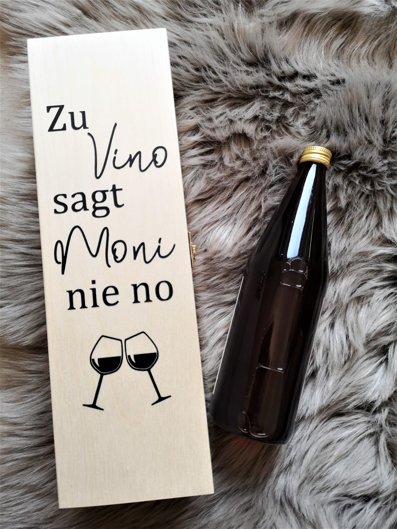 Weinkiste aus Holz als Geschenk für alle, die Wein lieben Zu Vino sage ich nie no personalisiert