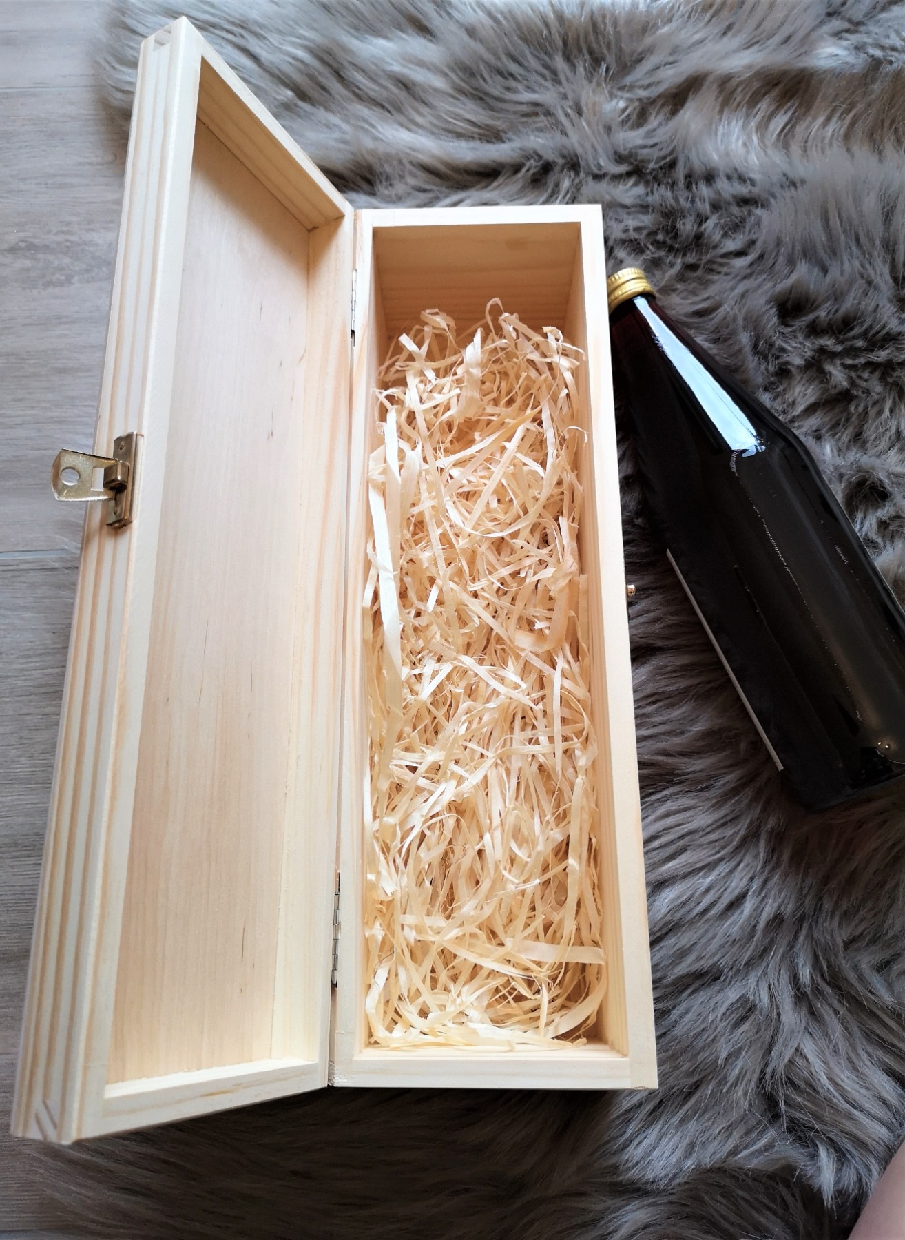 Weinkiste aus Holz als Geschenk für alle, die Wein lieben Zu Vino sage ich nie no personalisiert 2