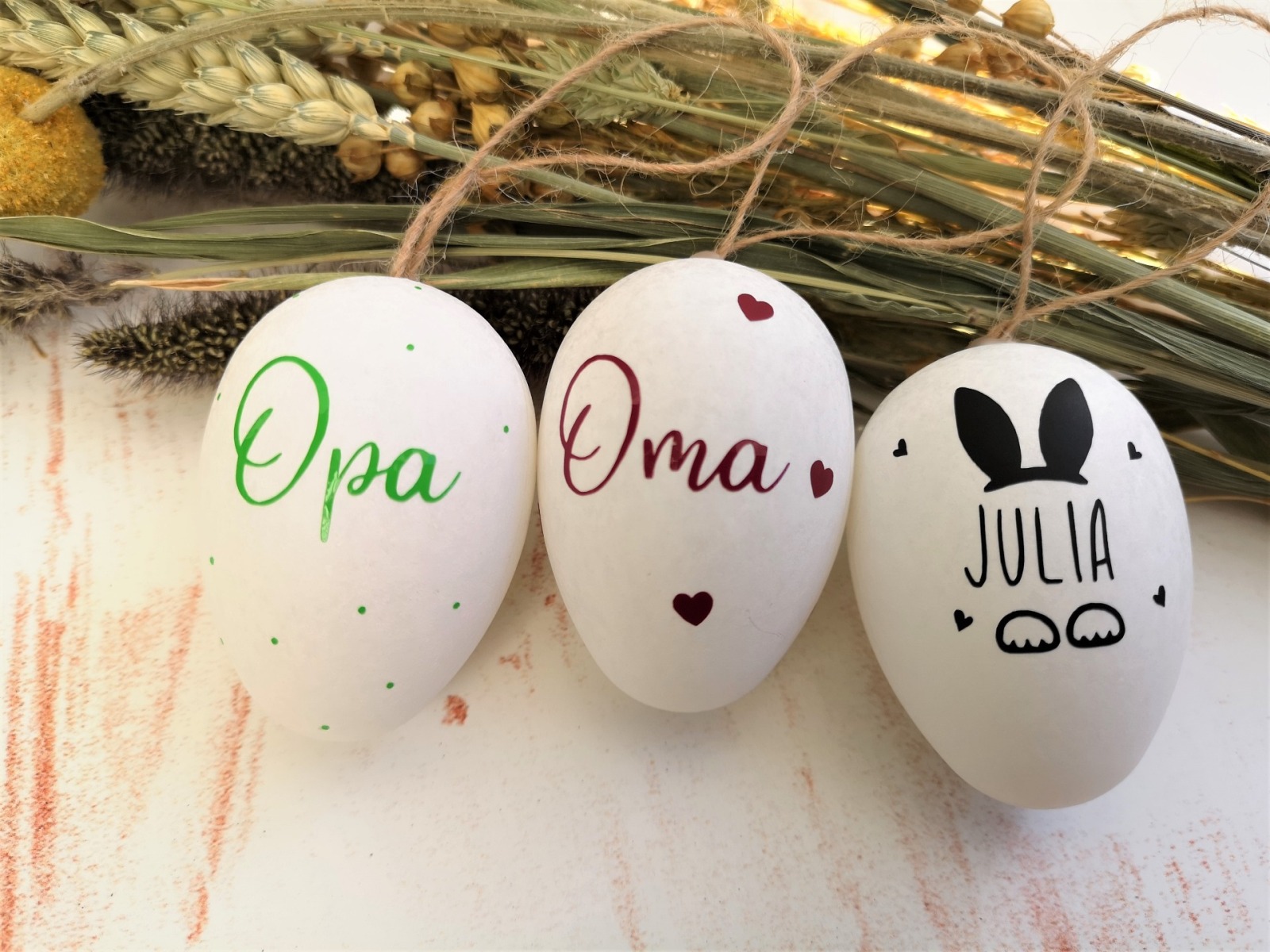 Osterei zum Hängen aus Plastik mit Osterhase und Namen personalisiert als Geschenk und Dekoration