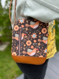 Tasche Pebble / Vögel und Blumen / Unikat / Rucksack / Slingbag / Bodybag / Crossbag 5