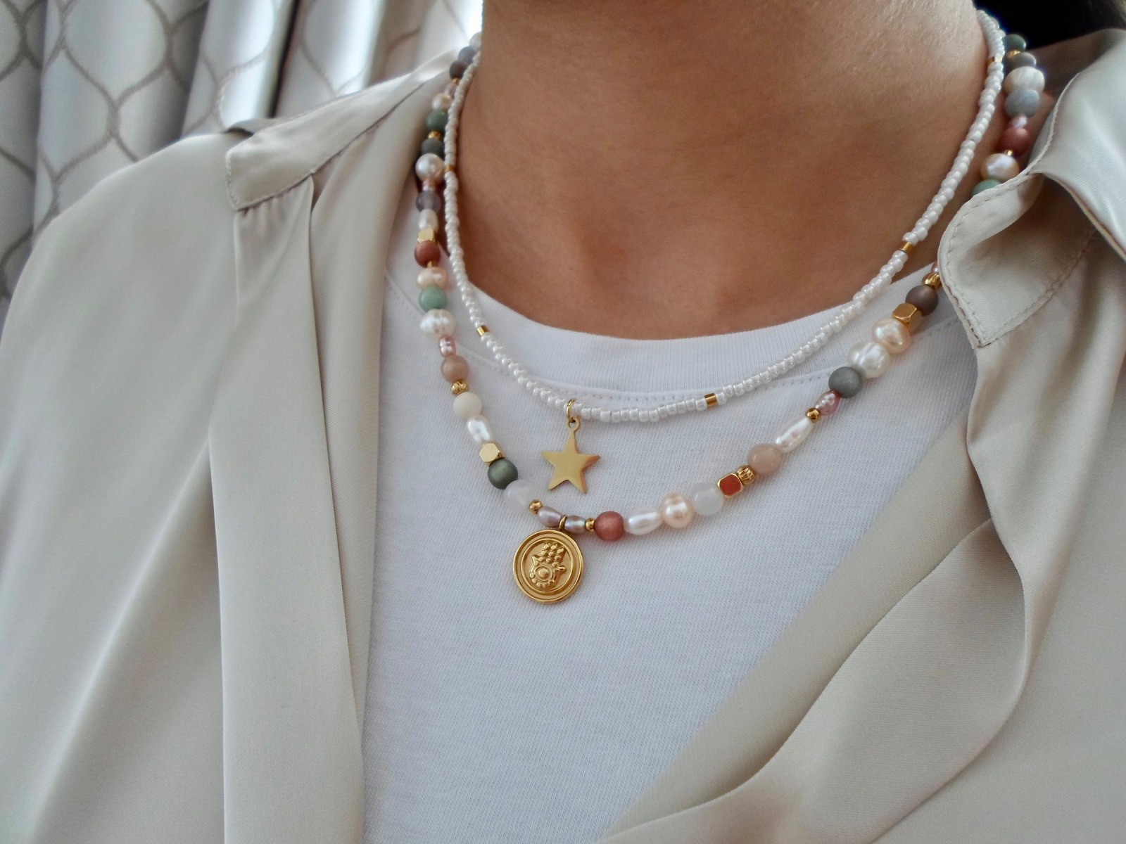 Bunte Hamsa Hand Perlenkette | Fatima Hand | Gold | Silber | Süßwasserperlen | Natursteinperlen |