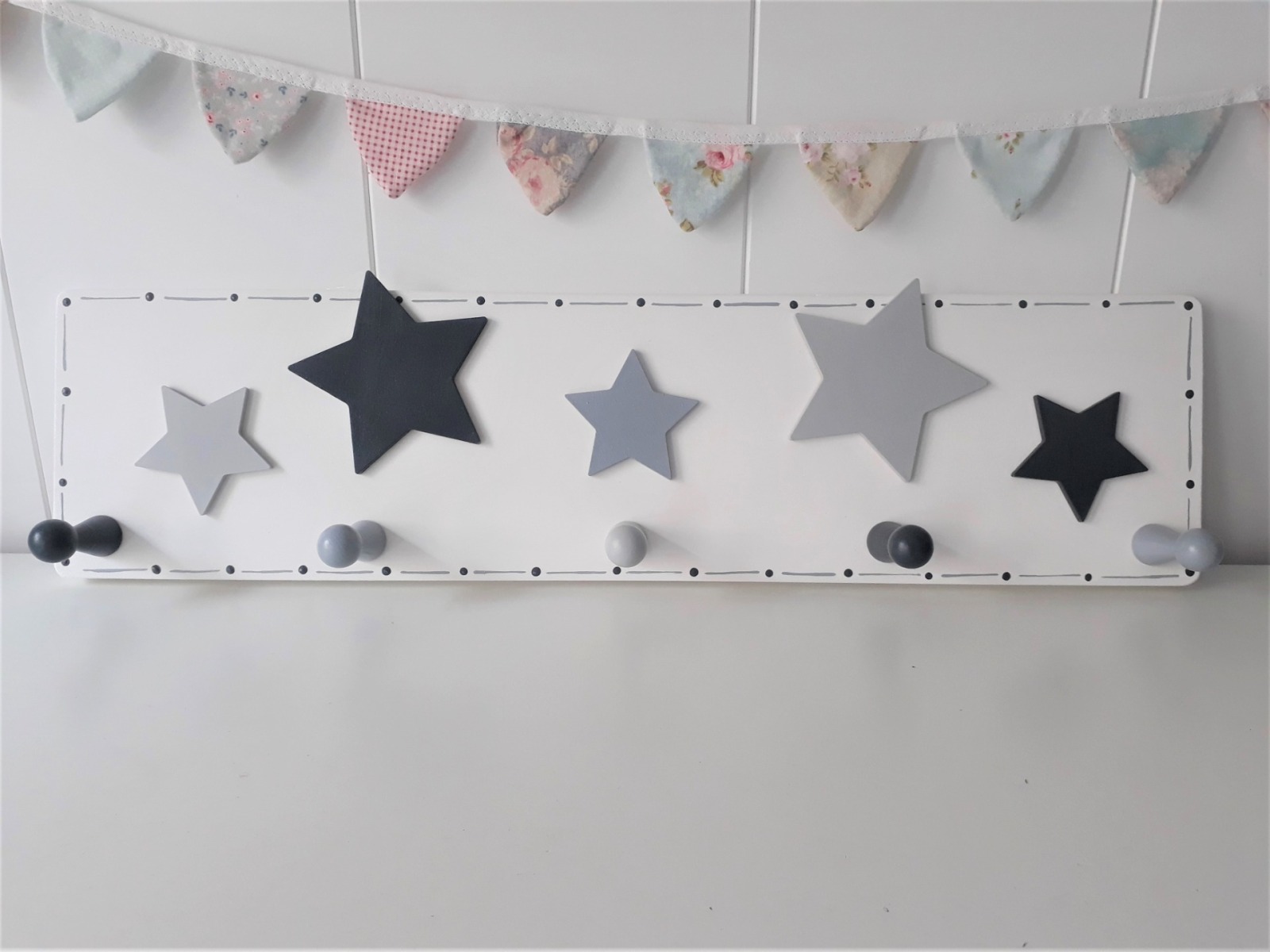 Kindergarderobe Sterne für das Kinderzimmer mit 5 Haken Taufgeschenk Garderobe
