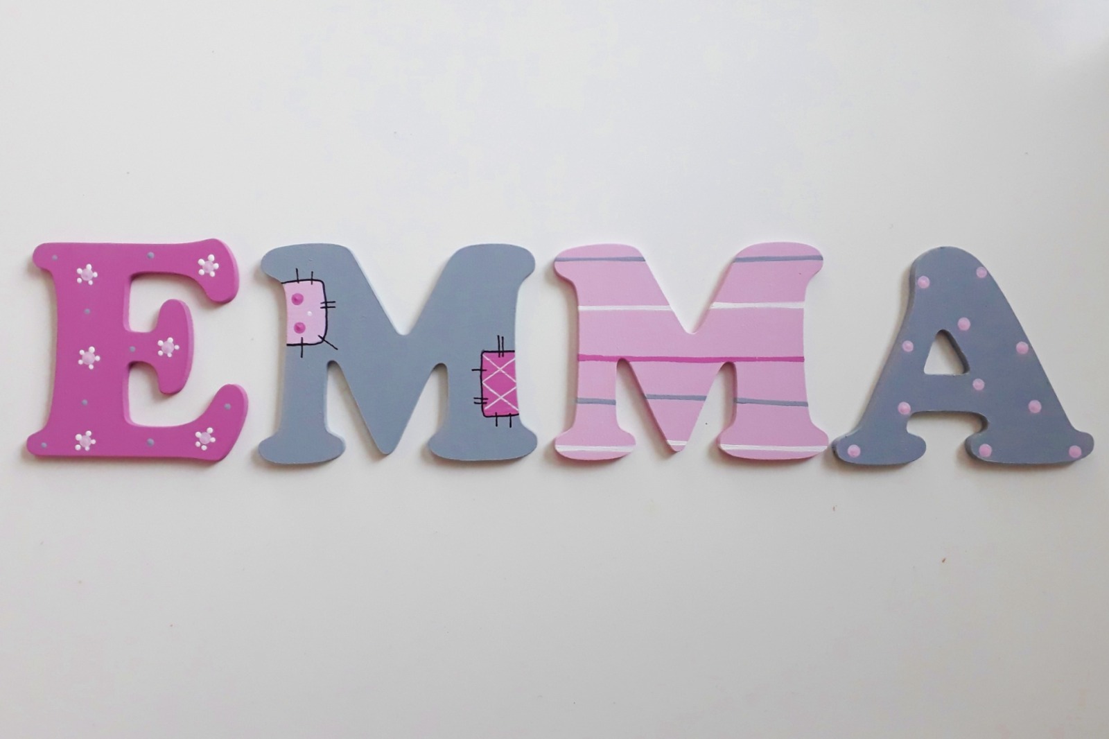 8cm Holzbuchstaben Kinderzimmer personalisiert in rosa grau und pink
