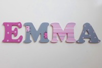 8cm Holzbuchstaben Kinderzimmer personalisiert in rosa, grau und pink