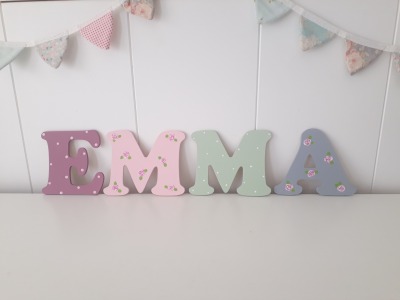 8cm Holzbuchstaben Kinderzimmer personalisiert in malve rose grau und mint - Preis pro Stück