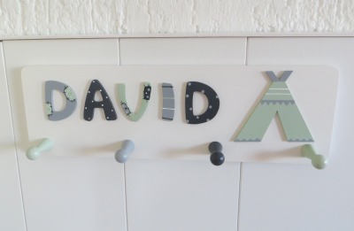 Kinder Garderobe Tipi fürs Kinderzimmer - Namen aus Holzbuchstaben