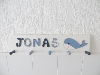 Kinder Garderobe Wal fürs Kinderzimmer - Namen aus Holzbuchstaben