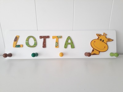 Kinder Garderobe Giraffe fürs Kinderzimmer - Namen aus Holzbuchstaben