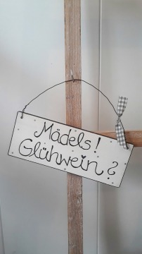 Schild aus Holz mit lustigem Spruch Mädels Glühwein - Kleines Dekoschild in weiß