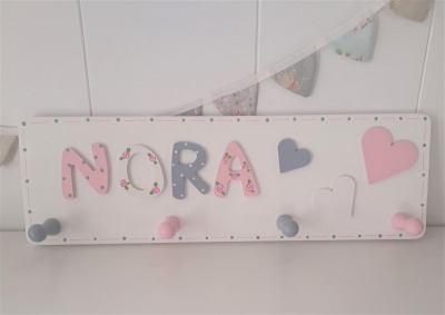 Kinder Garderobe Herzen fürs Kinderzimmer - Namen aus Holzbuchstaben