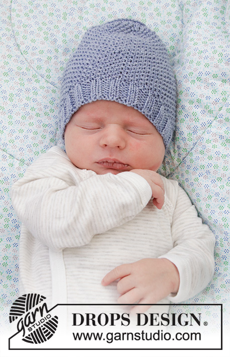 Handgestrickte Mütze und Tuch für Babys in DROPS BabyMerino mit Perlmuster und Krausrippen nach