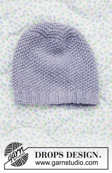 Handgestrickte Mütze und Tuch für Babys in DROPS BabyMerino mit Perlmuster und Krausrippen nach