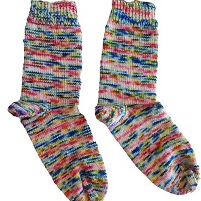 Handgestrickte Socken aus handgefärbter Sockenwolle - Frühling