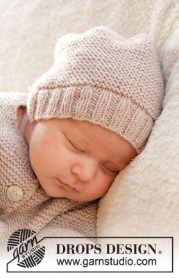 Handgestrickte Mütze für Babys mit Krausrippen in DROPS BabyMerino nach einer Anleitung von Drops