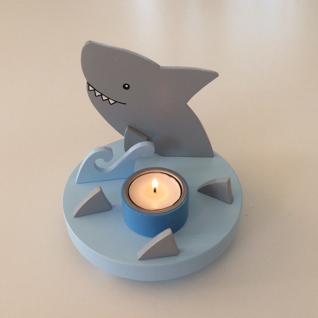 Geburtstags-Kerzenhalter mit Hai und Geburtstagszahl 3
