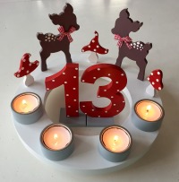 Geburtstags-Kerzenkranz mit Rehen und Fliegenpilzen und Geburtstagszahl 2