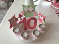 Geburtstags-Kerzenkranz mit Eulenfamilie und Geburtstagszahl 4