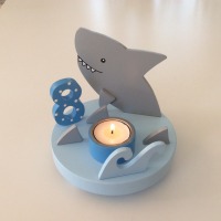 Geburtstags-Kerzenhalter mit Hai und Geburtstagszahl 5