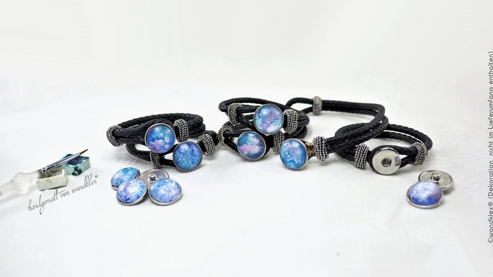 2 funkelnde Armband-Galaxien handgemalt in Druckknopf-Wechselbuttons 2 Stück pro Bestellung mit Leder-Flechtarmband Farbwahl für Motive Band