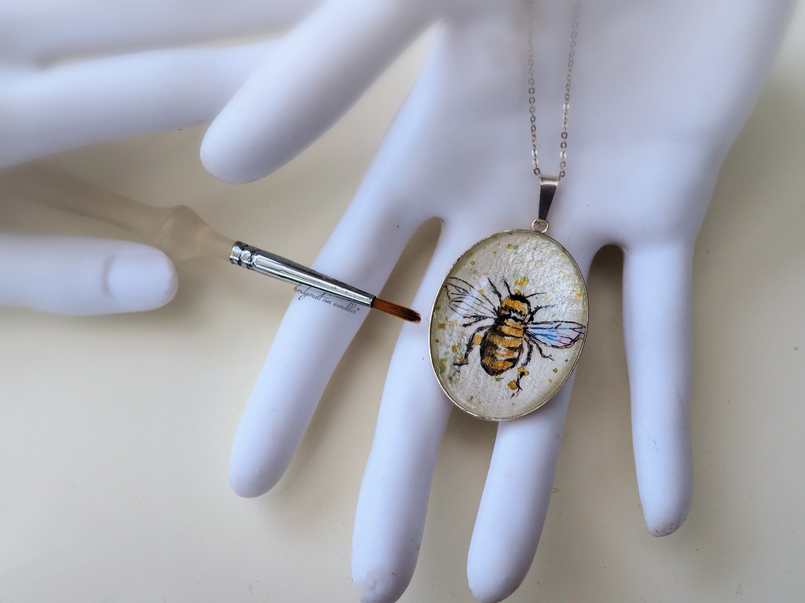 Originalaquarell Biene handgemalt in großem Echtsilber Anhänger an Kette aus 925 Sterling Silber Malerei Kunstschmuck Geschenk Imkerin