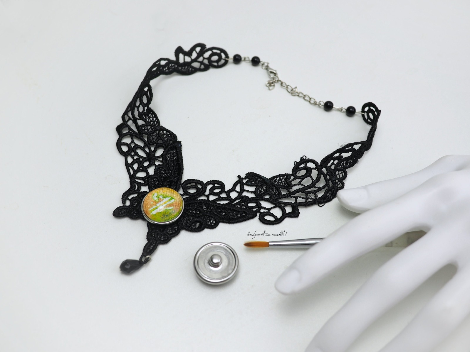 Textilspitze Halsschmuck mit handgemalten wechselbarenDruckknopfmotive Wechselmotive click button Halsband push button schwarz 8