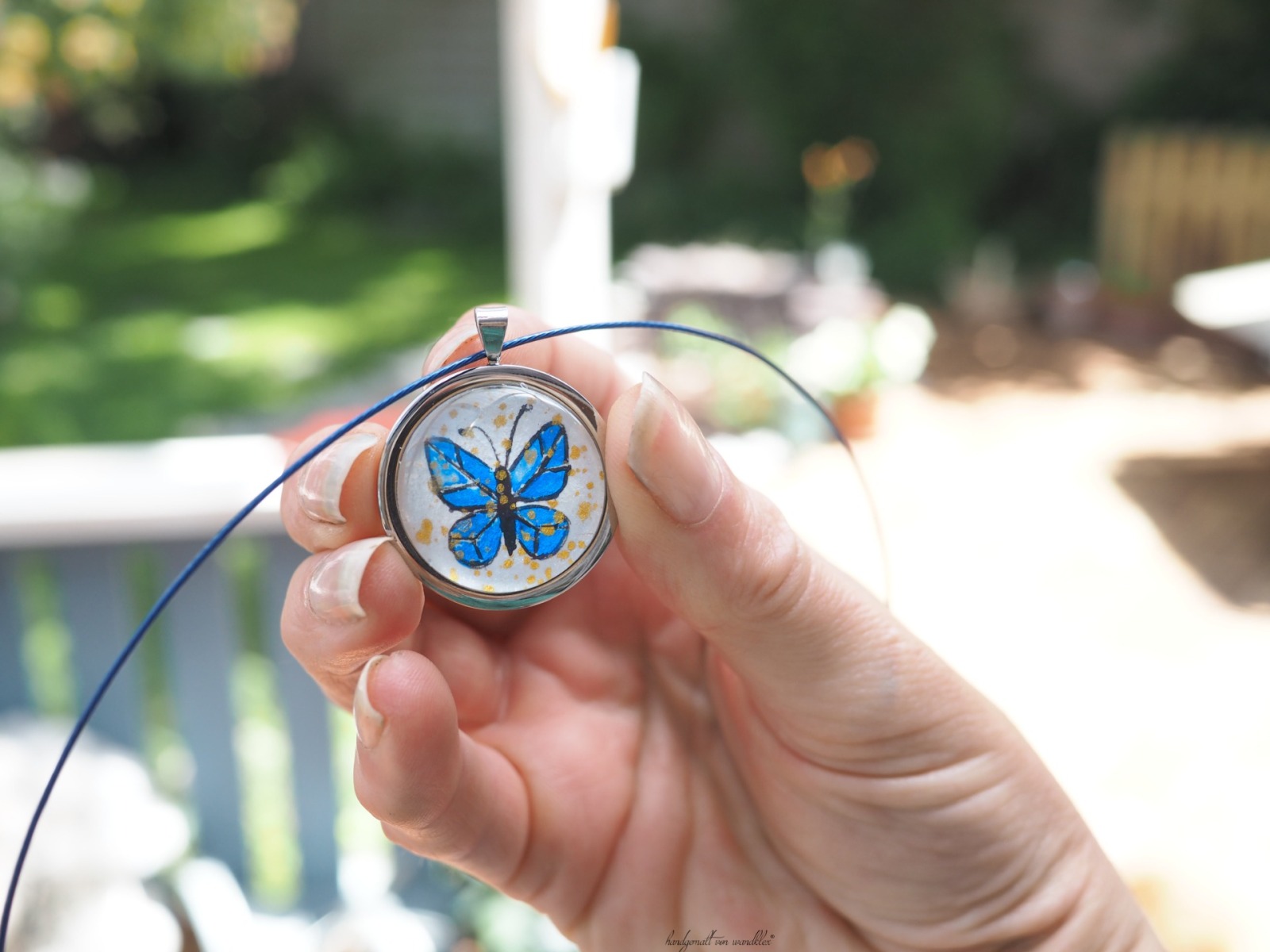 handgemalt Stahlblauer Schmetterling in Edelstahlanhänger Halskette Original Aquarell in