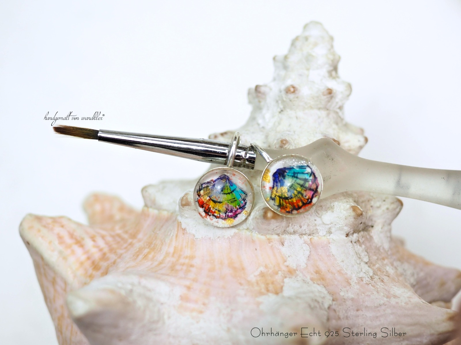 handgemalte Buntfug-Herzmuschel-Miniaturen als Ohrhänger oder Ohrstecker mit 12mm-Original Aquarell