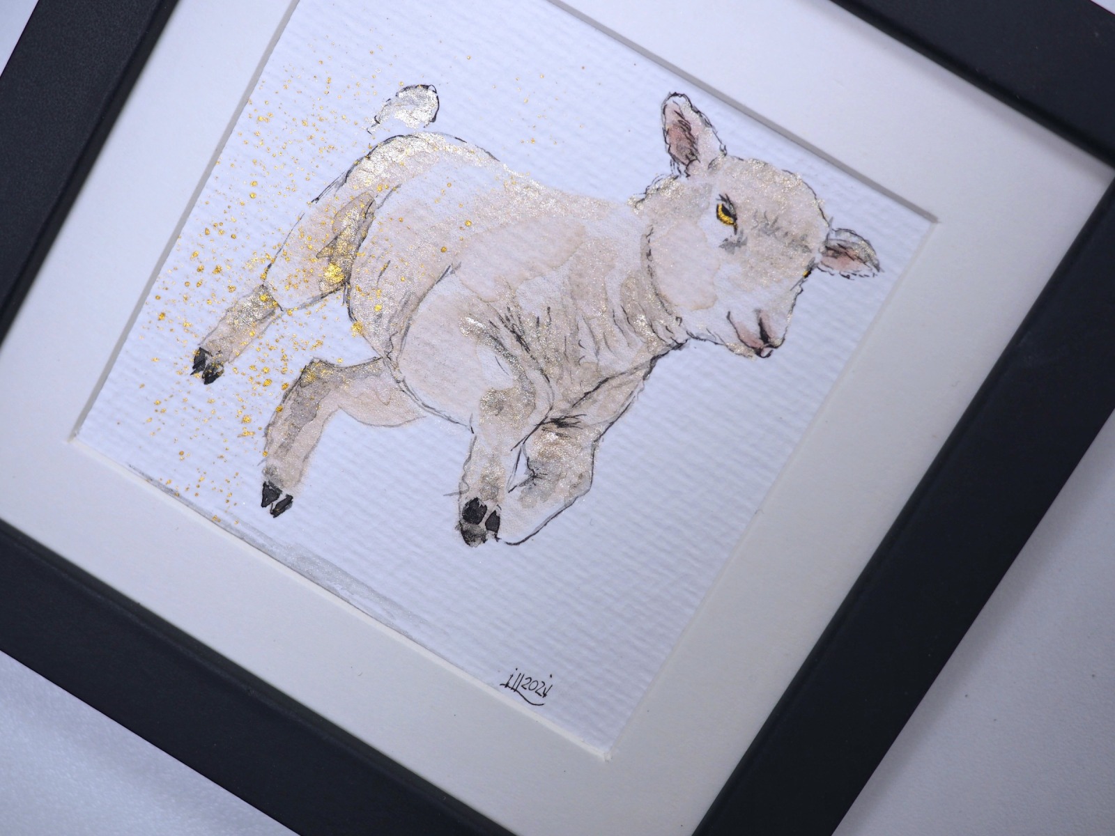 Glückliches kleines Schaf, Illustration handgemalt, gerahmt in Minirahmen 4