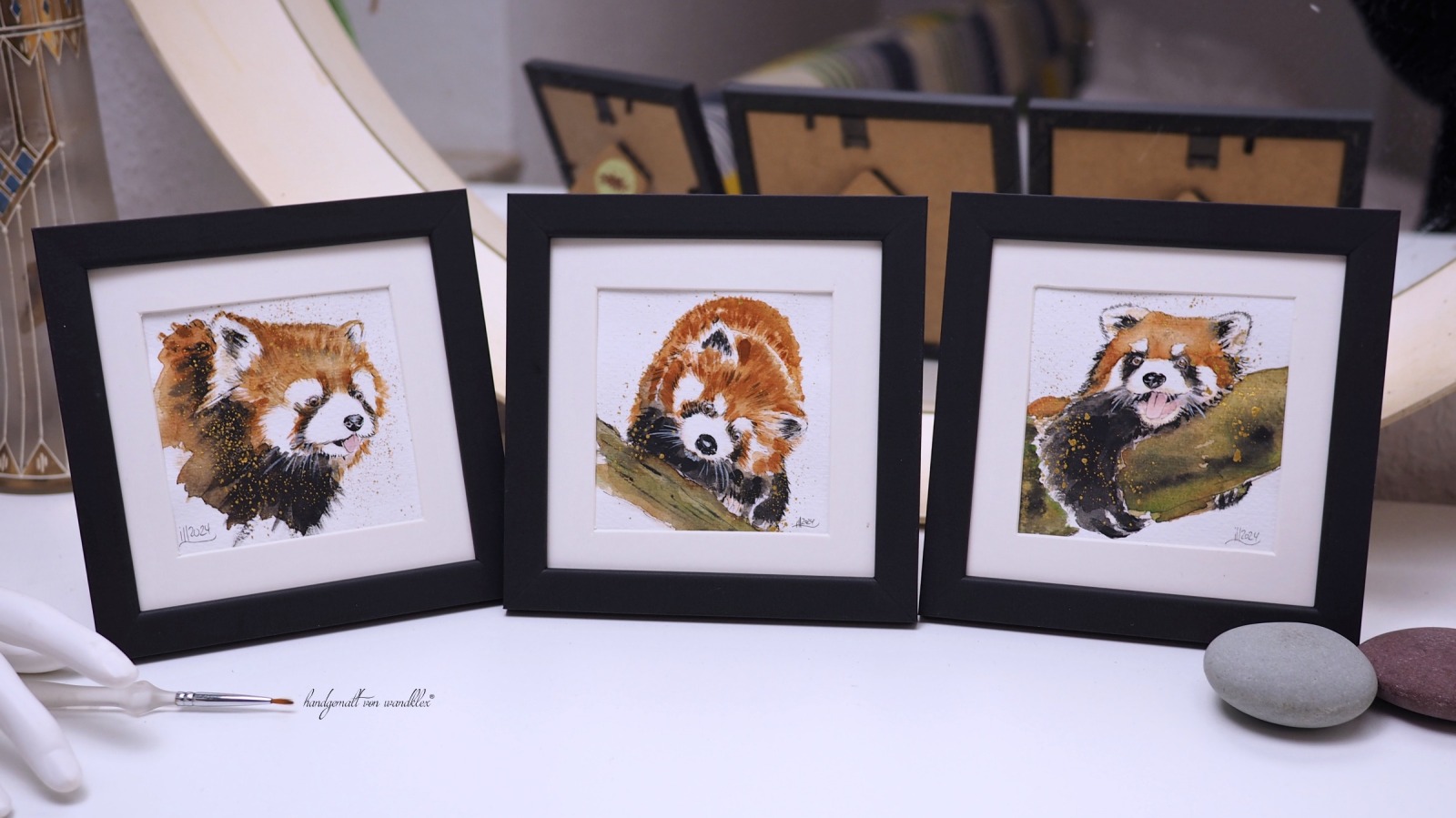 Roter Panda Illustration handgemalt, gerahmt in Minirahmen, Rahmenfarbe wählbar schwarz oder shabby