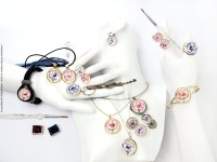 Hibiskusblüte handgemalt, verschiedene Varianten Ohr-, Arm- und Halsschmuck 6