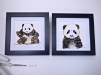 Panda Babys, Illustration handgemalt, gerahmt in Minirahmen 8