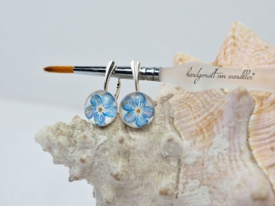 handgemalte VergissmeinnichtMiniaturenals Ohrhänger oder Ohrstecker mit Original Aquarell Miniatur Blume blau Blümchen Schmuck
