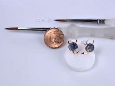 Teufels Galaxien handgemalt mehrere Farben Echtsilber-Ohrringe Original Aquarell in Sterling Silber mit Teufelshörnern Ohrstecker